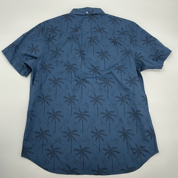 Chubbies The Breeze Friday Short Sleeve Button down Shirt size Medium NWOT - Picture 4 of 6